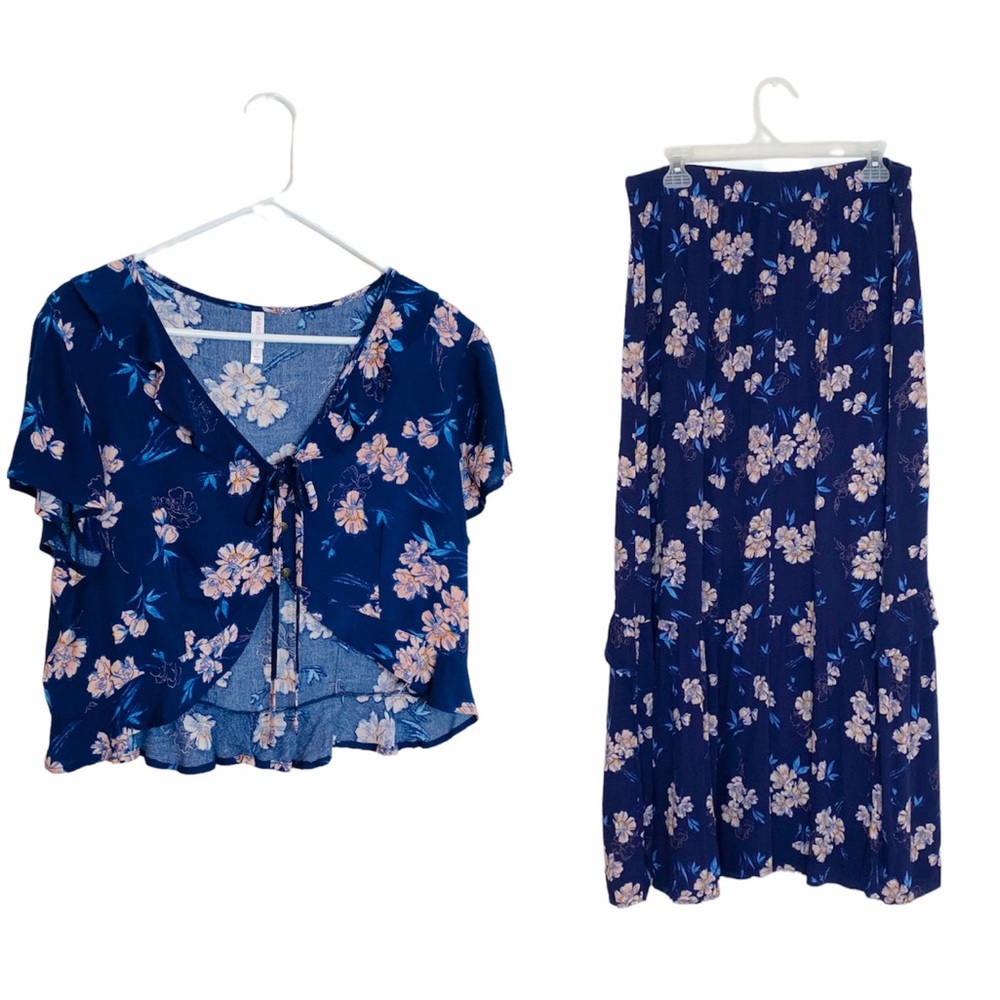 Xhilaration Blue Floral 2 Piece Cropped Top & Skirt Set Size L